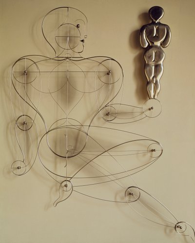 ホモ、リアビューフィギュアを手にしたワイヤーフィギュア 作： Oskar Schlemmer