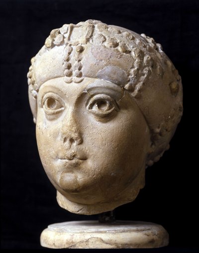 オストロゴスの王テオドリック大帝の娘であるオストロゴスの女王アマラソンテ（アマラスンタ）（535年没）の大理石の頭部。 作： Ostrogothic Ostrogothic