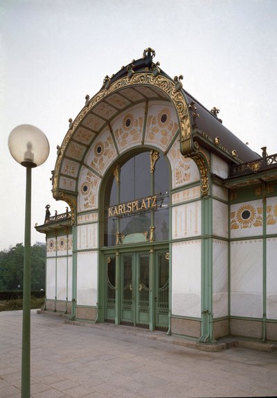 アールヌーボー：建築家オットー・ワーグナー（1841-1918）が手がけた地下鉄カールスプラッツ駅のパビリオン（現在はカフェ）の様子（ウィーン分離派）1894-1899年 オーストリア・ウィーン 作： Otto Wagner