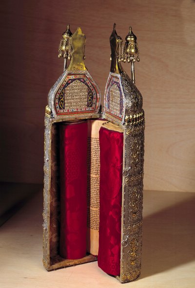 アート・オスマン（イスラエル）。トーラ号のルーローとそのケース 作： Ottoman School