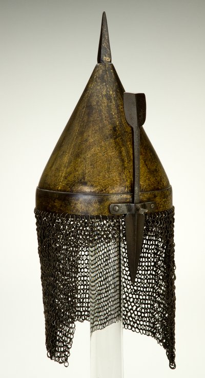 ヘルメット、おそらく16世紀、19世紀に改造された（金メッキのラセット鉄） 作： Ottoman School