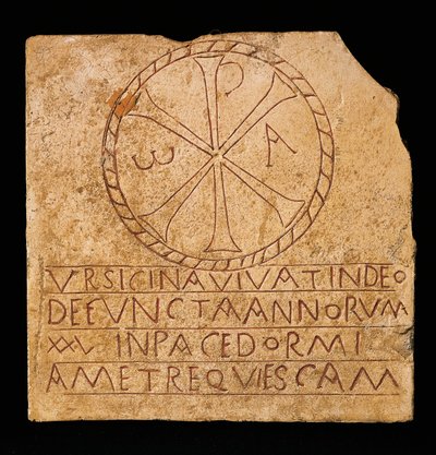 キリストのモノグラムが刻まれたキリスト教碑文、ローマで発見、初期キリスト教時代、4世紀 作： Paleo Christian