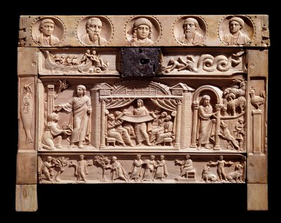 旧約聖書の場面を表すレリーフが付いた聖遺物箱。4世紀のサンタ・ジュリア修道院のもの 作： Paleo Christian