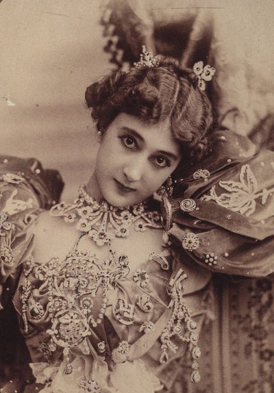 La Belle Otero、1890年代。 作： Paris . Photo studio Reutlinger