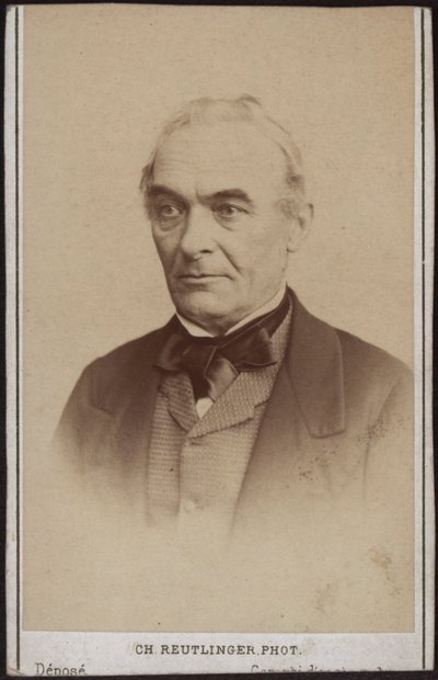 作家プロスペル・メリメの肖像画（1803～1870年）。 作： Paris . Photo studio Reutlinger