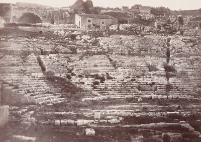 1865年、シラクーサ円形劇場（写真 作： Paul Berthier