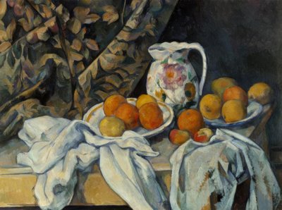 カーテンと花のピッチャーのある静物 作： Paul Cézanne