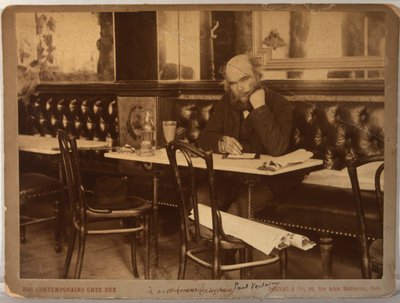 1892年、パリのカフェ・フランソワ・プルミエにいるポール・ヴェルレーヌ。 作： Paul Dornac