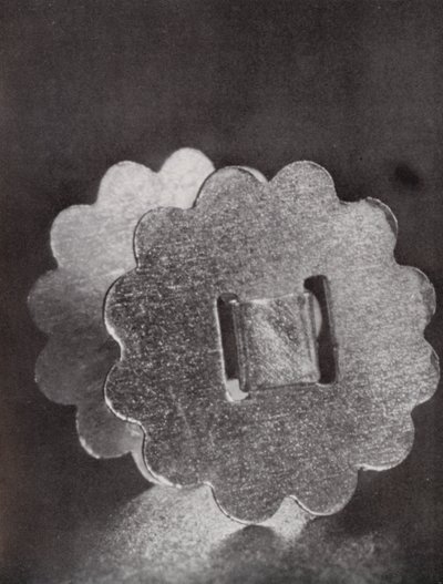 ペーパーファスナー2本（モノクロ写真） 作： Paul Henning