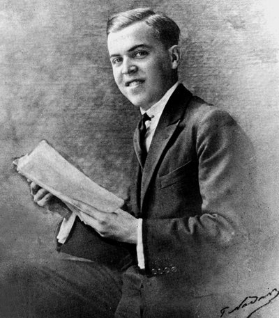 クリスチャン・ベラール（1902-1949）フランスの画家、衣装デザイナー、マドレーヌ・ルノーのいとこ 1920年頃Nadarにより撮影（モノクロ写真 作： Paul Nadar