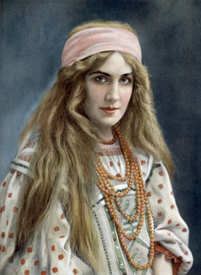 オペラ「スネグーロチカ」のスネグーロチカ役のオペラ歌手マルグリット・カレ（1880-1947）、パリ、1908年7月フランス紙「Le Theatre」より、ポール・ナダール撮影。 作： Paul Nadar
