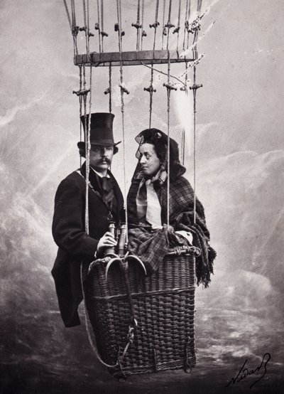 バルーン（熱気球）のバスケットに入ったPaul Nadarと妻（モノクロ写真 作： Paul Nadar