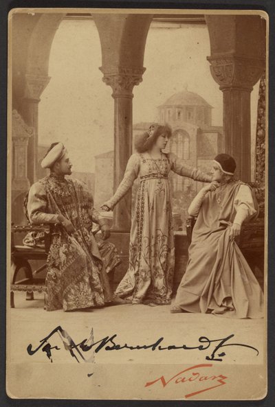 [ジスモンダ役のサラ・ベルナール】。］ 作： Paul Nadar