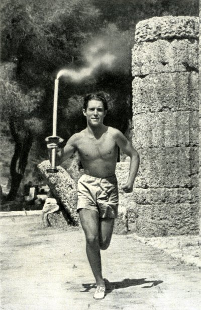 コンスタンチン・コンディリスがベルリン大会の聖火ランナーを務める 作： Paul Wolff