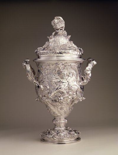 両手持ちのカップとカバー、1742-43 作： Paul de Lamerie