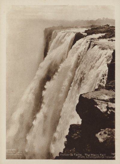 ヴィクトリアの滝、リヴィングストン島からのメイン フォール (b/w 写真) 作： Percy M. Clark
