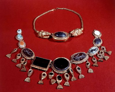 ペルシャ美術：2つの金製ネックレス、パルテ時代、紀元後3世紀 作： Persian