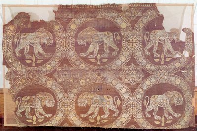 セントジュリアンの墓の織物、3〜5世紀（織物） 作： Persian School