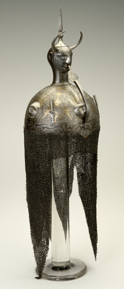 Kulah Khud、ヘルメット、1700年代頃、1800年代に変更（鉄と金と銀の象眼細工） 作： Persian School