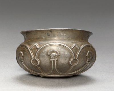 前アケメネス朝時代のボウル、紀元前6世紀頃（銀製 作： Persian School