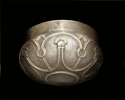 プレアケメネス朝の鉢、紀元前6世紀 作： Persian School