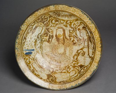 13世紀初頭、イランのカーシャン産、金色の光沢で装飾された石膏皿（セラミック） 作： Persian School
