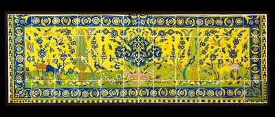 おそらく17世紀頃のイランイスファハンの自然の風景を描いたタイル（釉薬の下に多色の陶器） 作： Persian School