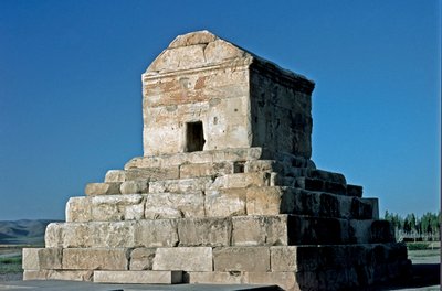 パサルガデス遺跡のキュロス2世の墓の眺め（前6世紀 作： Persian School
