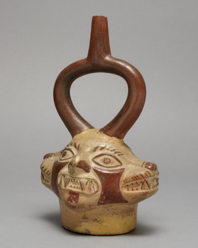 多頭のネコの形をした鐙（あぶみ）の容器、西暦250～500年（陶・顔料 作： Peruvian School