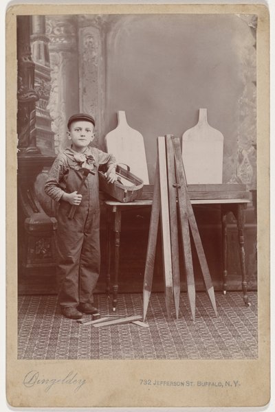 大工手伝いの肖像,c.1900年（写真） 作： ピーター・ディンゲルディ