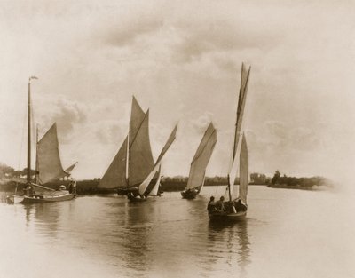 1885年のノーフォークブロードのホーニング、ライフ、ランドスケープでのセーリングマッチ 作： Peter Emerson und Thomas Goodall