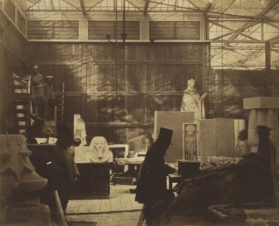 [職人と石膏模型のある倉庫、クリスタル パレス]、1852 年。 作： Philip Henry Delamotte