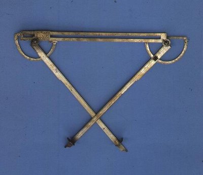 トリゴノメーター、1580年頃（真鍮 作： Philippe Danfrie