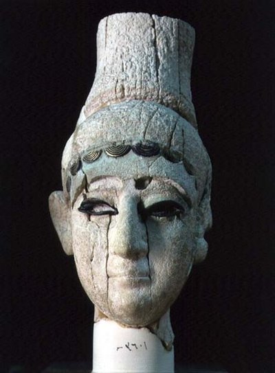 ウガリットの王子または王女の頭（110899および200008も参照） 作： Phoenician