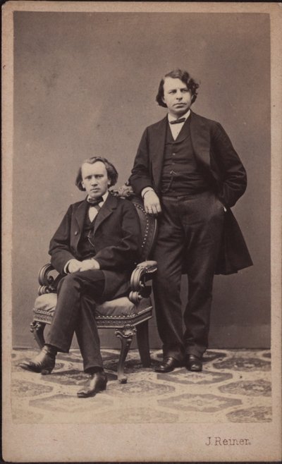 Johannes Brahms 1833-1897 と Josef Joachim 1831-1907、1867。 作： Photo studio J. Reiner.
