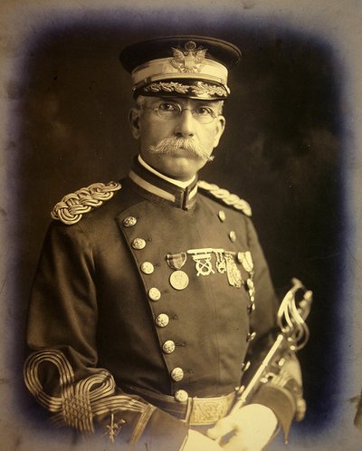1900年頃のアメリカ陸軍の未確認将校（モノクロ写真） 作： Photographer American