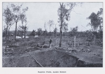 Anakie地区のサファイア・フィールド（モノクロ写真 作： Photographer Australian
