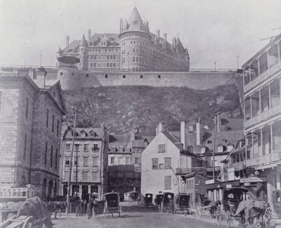 カナダケベック州のシャトー・フロンテナック（モノクロ写真 作： Photographer Canadian