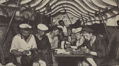 ドイツの潜水艦の乗組員室（モノクロ写真 作： Photographer German