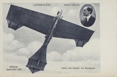 1909年9月、フランス人飛行家ユベール・レイサムのベルリン上空での飛行（モノクロ写真 作： Photographer German