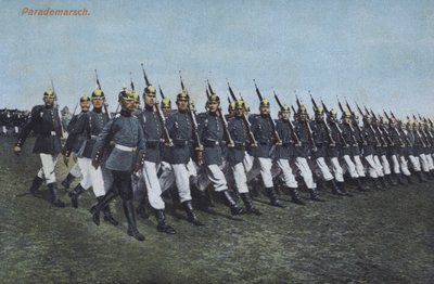 パレードで行進するドイツ陸軍の歩兵（写真 作： Photographer German