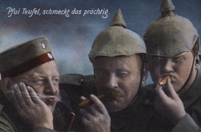 葉巻を楽しむドイツ兵（カラー写真 作： Photographer German