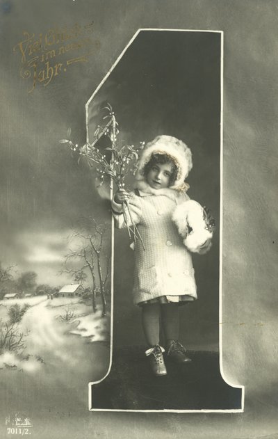 ファーのフードをかぶった少女の年賀状（モノクロ写真 作： Photographer German