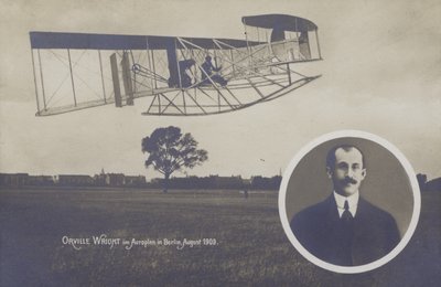 ベルリンで飛行機を飛ばすオービル・ライト（8月 作： Photographer German