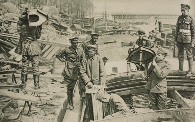 戦利品の返却 作： Photographer German