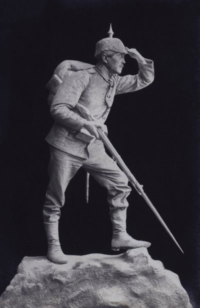 戦場を見渡す第一次世界大戦中のドイツ軍兵士の彫刻（モノクロ写真 作： Photographer German