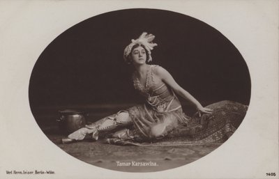 タマラ・カルサヴィナ（ロシアのバレリーナ、バレエ教師）（モノクロ写真 作： Photographer German
