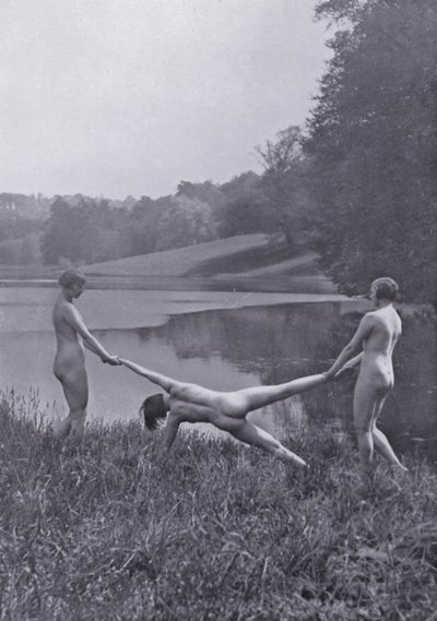 美しい身体、女性のための身体文化（モノクロ写真 作： Photographer German