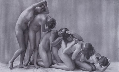 美しい身体、女性のための身体文化（モノクロ写真 作： Photographer German