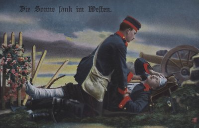 太陽は西に沈んだ：戦場で瀕死の仲間を慰めるドイツ軍兵士（カラー写真 作： Photographer German